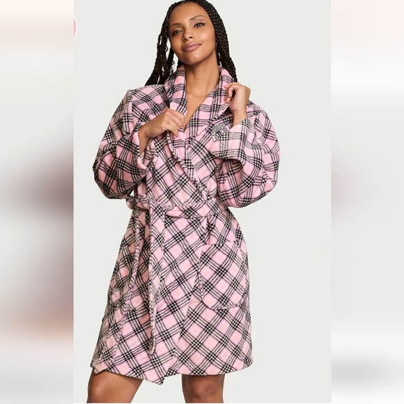 PINK Victoria's Secret Other - New Victoria secret Short Cozy Robe